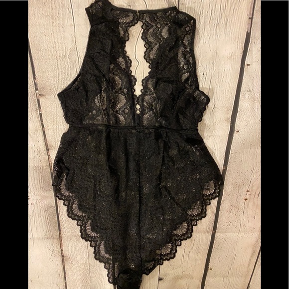 Swank V-Cut Teddy - Picture 3 of 5